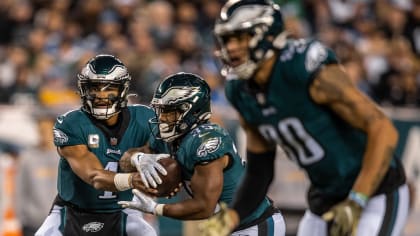 What happened to Eagles' offense in win over Patriots? RBs benched