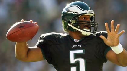 Eagles retire Donovan McNabb's No. 5 jersey in halftime ceremony 