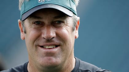 Doug Pederson get standing O, tough loss to Eagles in return to