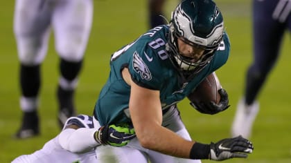 Metcalf, Wilson lead Seahawks over Eagles 23-17