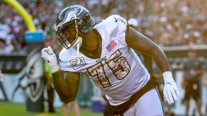 Eagles release Avant, a veteran leader at receiver