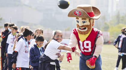 49ers PREP Hosts Girls Flag Football Skills Camp Powered by Gatorade