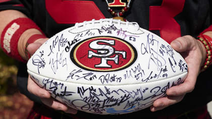 CQ** San Francisco 49ers fan Mark Castanon, of San Jose, left, News  Photo - Getty Images