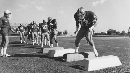 San Francisco 49ers' T.Y. McGill, middle, takes part in drills during the  NFL team's football training camp in Santa Clara, Calif., Wednesday, July  26, 2023. (AP Photo/Jeff Chiu Stock Photo - Alamy