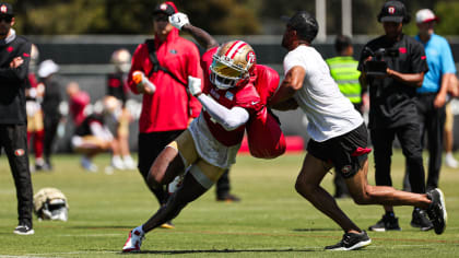 49ers' Fred Warner, Alfredo Gutierrez, Alex Barrett wave Mexican flags