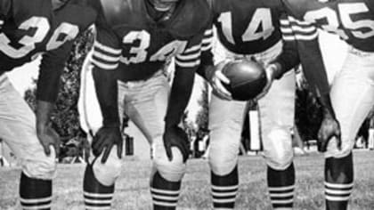 49ERS QUARTERBACK Y.A. TITTLE NOVEMBER 22, 1954 - Sports