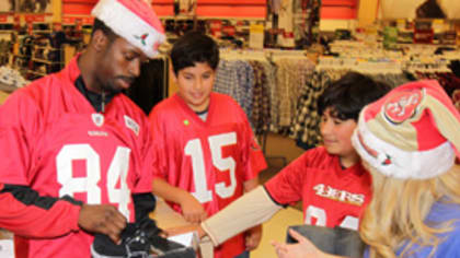 49ers players take children Christmas shopping in San Mateo – The