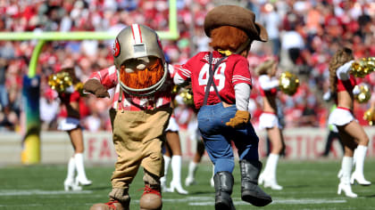 Santa Clara, California, USA. 24th Dec, 2017. The 49ers mascot, Sourdough  Sam, entertains the fans, during a NFL game between the Jacksonville  Jaguars and the San Francisco 49ers at the Levi's Stadium