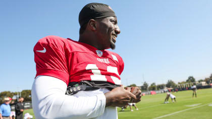 49ers' Fred Warner, Alfredo Gutierrez, Alex Barrett wave Mexican flags