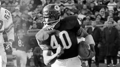 Gale Sayers, the Chicago Bears' Hall of Fame running back, dies at 77, National Sports