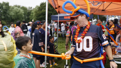 All 7 Bears fans showed up in Chicago for their annual family