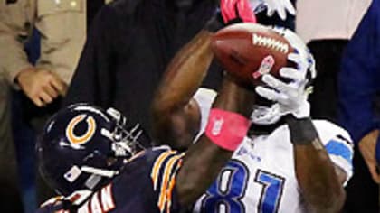 Charles Tillman of the Chicago Bears breaks up a pass intended for