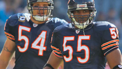 Bears' Lance Briggs is strongest at the weak side – Twin Cities