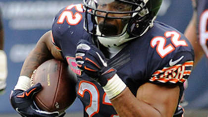 Bears sign Lance Briggs to 1-year extension, Matt Forte hopes he's next 