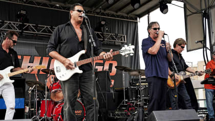 Emotional fundraiser held to support Chicago Bears legend Steve McMichael  at Wrigley Field