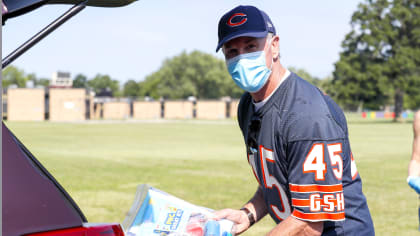 Chicago Bears, Bears Care, PNC Bank team up for drive-thru Back