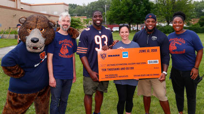 How the Bears are helping kids from Chicago's West and South sides