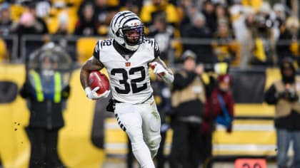 August 18, 2018: Dallas Cowboys running back Trey Williams (34) warms up  prior to the NFL football game between the Cincinnati Bengals and the Dallas  Cowboys at AT&T Stadium in Arlington, Texas.