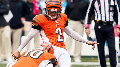 Cincinnati Bengals' Mike Nugent (2) kicks a 43-yard field goal to defeat  the Buffalo Bills