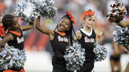 Photo: Bengals cheerleaders cheer for their team - KYP20220929031 