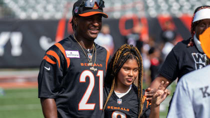 Bengals' Bates treats kids, single moms to unforgettable experience