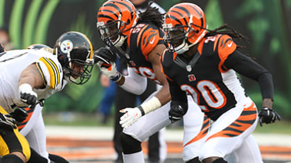 Cincinnati Bengals' Reggie Nelson (20) and Terence Newman (23