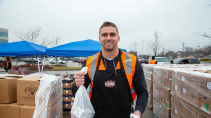 Pop-up Bengals shops providing option for apparel-needy fans