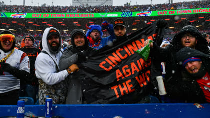 Baltimore Ravens vs. Cincinnati Bengals. Fans support on NFL Game.  Silhouette of supporters, big screen with two rivals in background Stock  Photo - Alamy