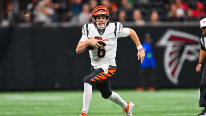 Cincinnati Bengals quarterback Jake Browning finds tight end Thaddeus Moss  open down the sideline for 17-yard grab