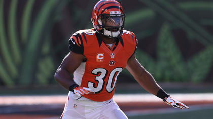 Cincinnati Bengals running back Cedric Peerman practices before an NFL  football game against the St. Louis Rams, Sunday, Nov. 29, 2015, in  Cincinnati. (AP Photo/Gary Landers Stock Photo - Alamy