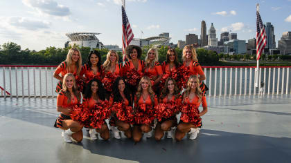 Photo: Cincinnati Bengals cheerleaders cheer for their team -  KYP20220911036 