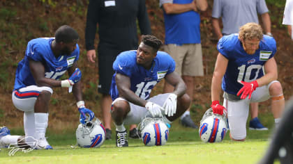 Buffalo Bills wide receiver John Brown warms up before an NFL football game  against the New York Giants, Sunday, Sept. 15, 2019, in East Rutherford,  N.J. (AP Photo/Bill Kostroun Stock Photo - Alamy