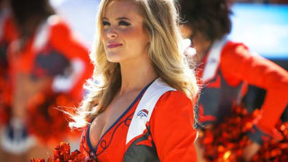 A Kansas City Chiefs cheerleader before an NFL preseason game between   Kansas city chiefs cheerleaders, Kansas city chiefs, Women leggings outfits