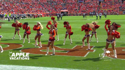 Denver Broncos Cheerleaders perform during Week 1