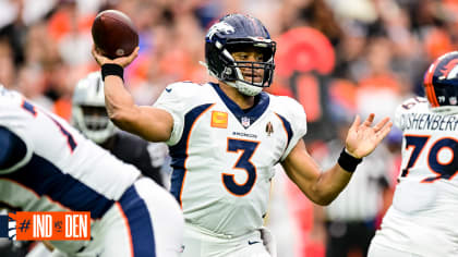 Denver, CO, USA. 28th Nov, 2021. Denver Broncos guard Dalton Risner (66)  signals first down after a strong run by Denver Broncos running back  Javonte Williams (33) in the first half of