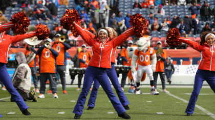 Denver Broncos cheerleaders during an NFL preseason football game, Aug. 27,  2022, in Denver. (AP Photo/David Zalubowski Stock Photo - Alamy