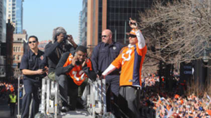 Cleveland Browns fans celebrate perfect 0-16 season with mock victory  parade 