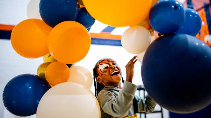 The Best Way to Spread Christmas Cheer? Denver Broncos Players Reading  Stories for All to Hear - Denver Rescue Mission