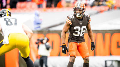 Cleveland Browns cornerback M.J. Stewart (36) gets set for the