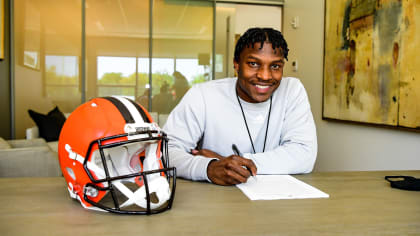 Browns ink rookie lineman; entire draft class signed