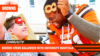 Video NFL Stars Visit Children's Hospital in Halloween Costumes