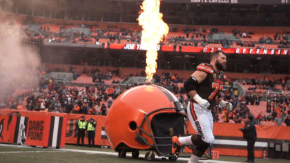 Hanford Dixon and Frank Minnifield visit the Dawg Pound 