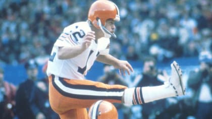 1980 Press Photo Thomas Hopkins with Cleveland Browns football