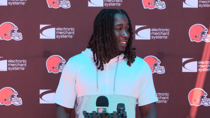 Kareem Hunt buys Willoughby South students tickets to Browns, Chiefs