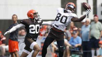 Joel Bitonio opens up about his move to left tackle, facing Myles Garrett -  Dawgs By Nature