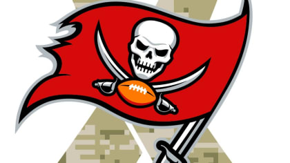 Tampa Bay Bucs salute MacDill servicemembers > Air Force Reserve Command >  News Article