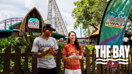 Sean Murphy-Bunting Rides Rollercoasters, Feeds Giraffes at Busch Gardens