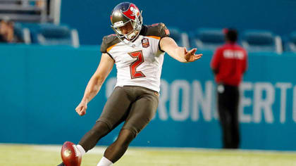 Rookie QB, McDaniel win preseason debut at Buccaneers