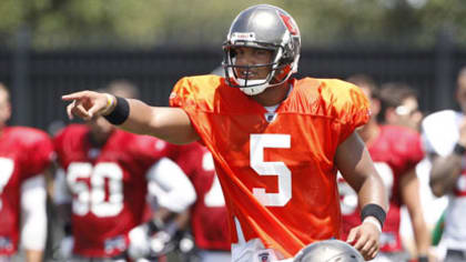 Josh Freeman helps Tampa Bay Buccaneers to comeback victory in