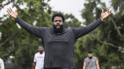 Nov 14, 2021; Landover, MD USA; Tampa Bay Buccaneers center Ryan Jensen  (66) prepares before an NFL game at FedEx Field. The Washington Football  Team beat the Buccaneers 29-19. (Steve Jacobson/Image of